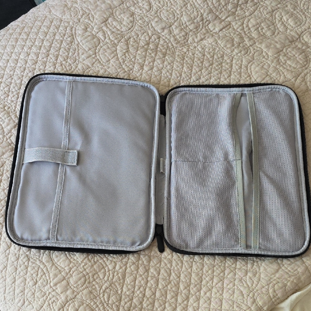 Elegant Gray Travel Organizer